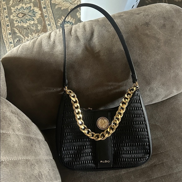 Aldo Black Shoulder Bag with Gold Chain - Picture 5 of 5